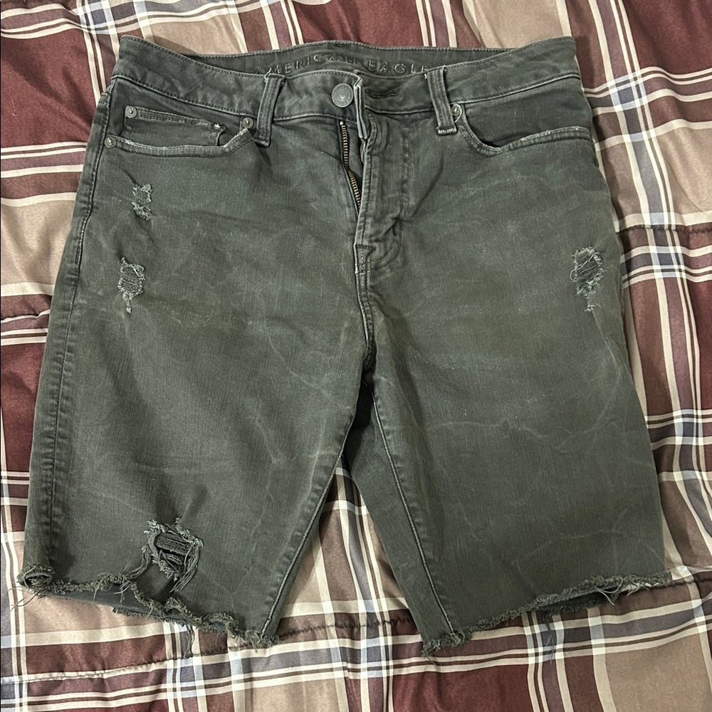 Men’s AE Distressed Gray Denim Shorts